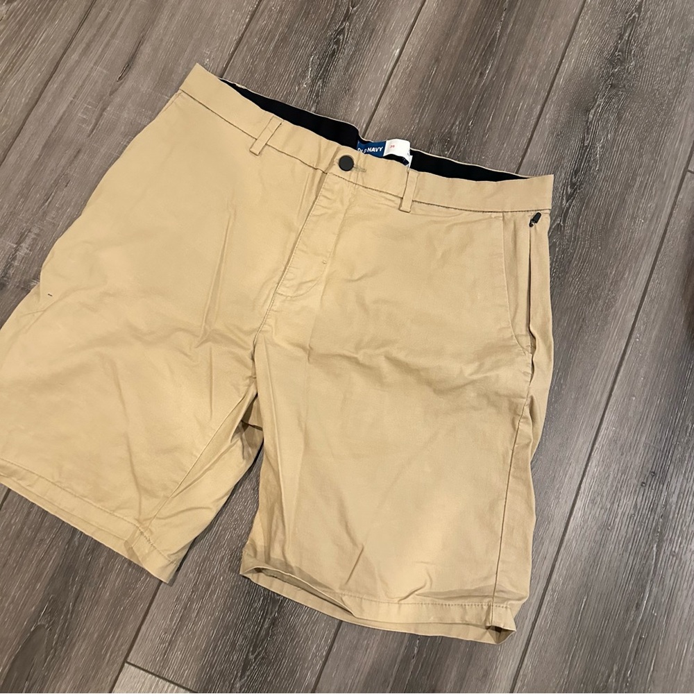 Old navy ultimate tech slim shorts khaki tan men’s size 36